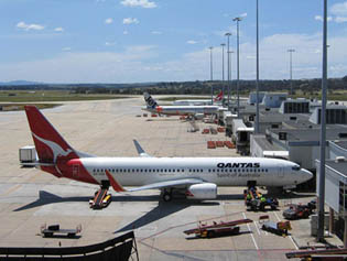 墨尔本有两大机场,分别为avalon airport(主要为国内)和