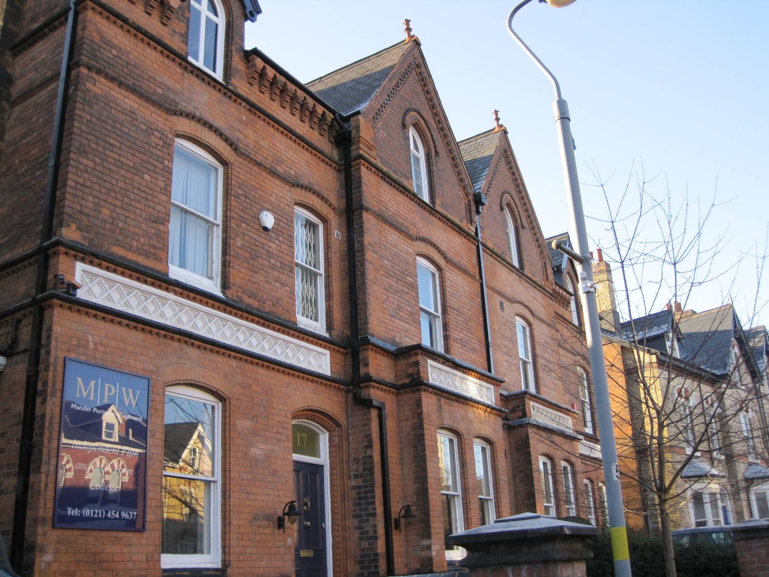 伦敦政经老师英国中学课堂模拟