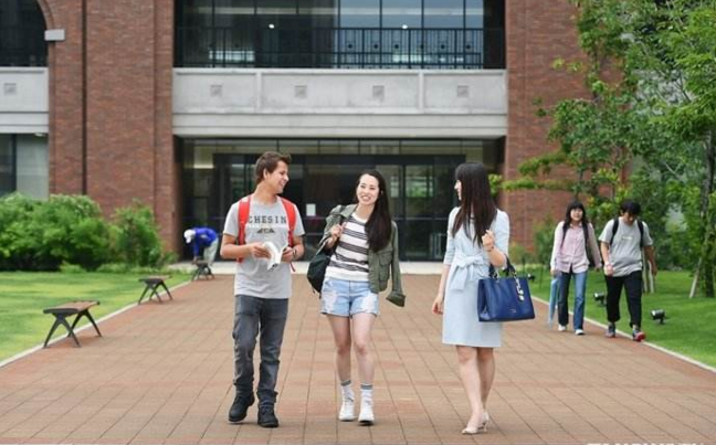 日本研究生入学时间是什么时候？要读几年？