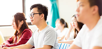 希望入读12年级获取美国高中毕业证，申请美国大学的学生