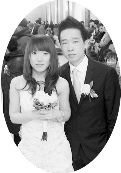 萧先生和未婚妻经过六年爱情长跑，终于修成正果。 　　李牧谦摄