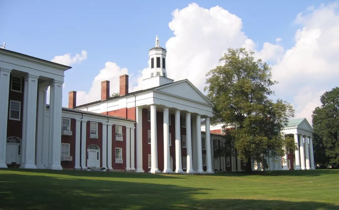 华盛顿与李是位于弗吉尼亚州列克星敦,是美国文理学院中少有的同时